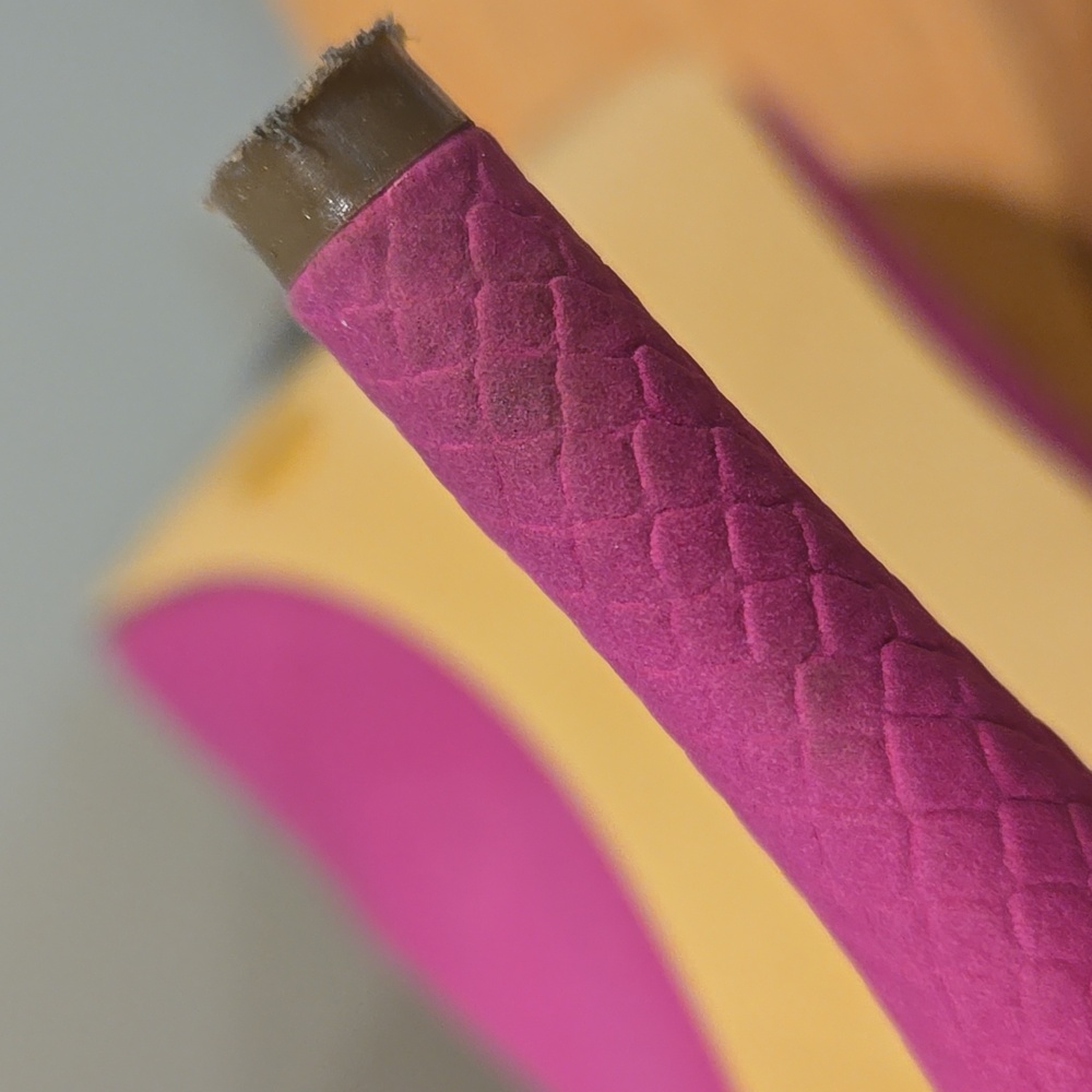 BCBGeneration Vibrant Pink Textured Pointed Toe Heels Size 8.5 - Picture 9 of 16